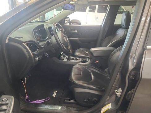 Used 2019 Jeep Cherokee Limited AWD/4WD image 6