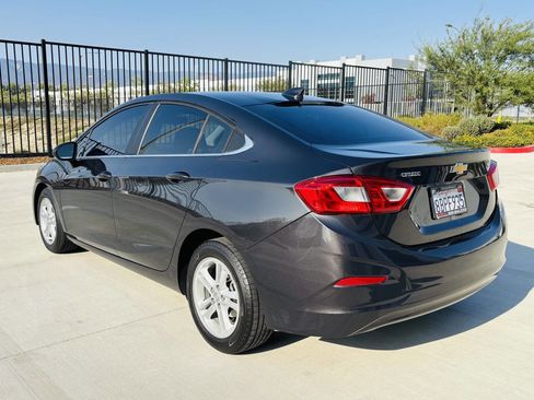 Used 2017 Chevrolet Cruze LT image 6
