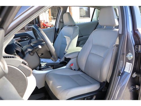 Used 2016 Honda Accord Touring image 11