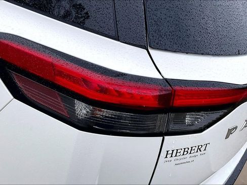 Used 2022 Nissan Pathfinder SV image 28