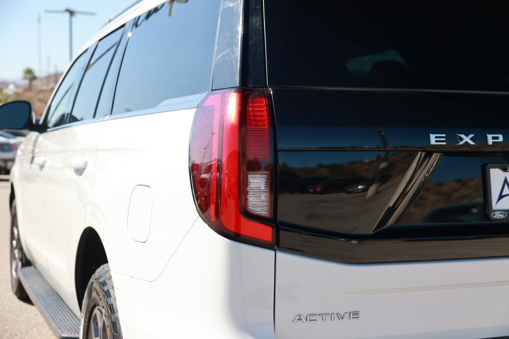 Used 2025 Ford Expedition Active RWD image 16