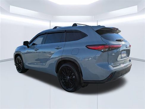 Used 2023 Toyota Highlander Bronze Edition image 7