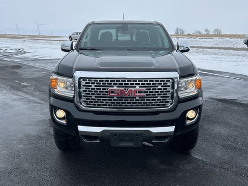 Used 2018 GMC Canyon Denali image 2