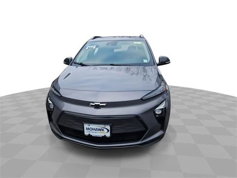 Used 2023 Chevrolet Bolt EUV LT w/ Convenience Package image 3