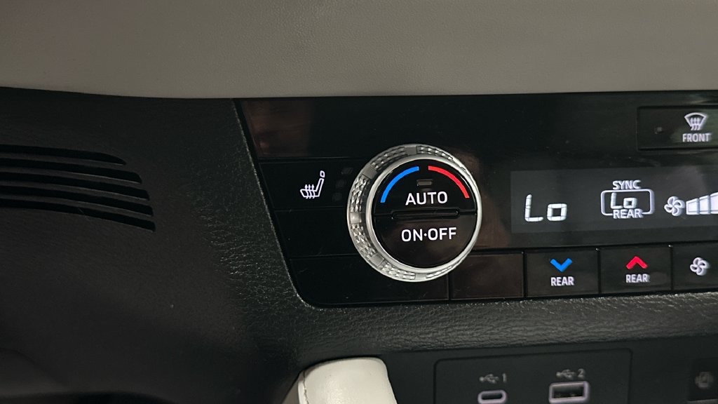 Used 2023 Mitsubishi Outlander SEL AWD/4WD image 29