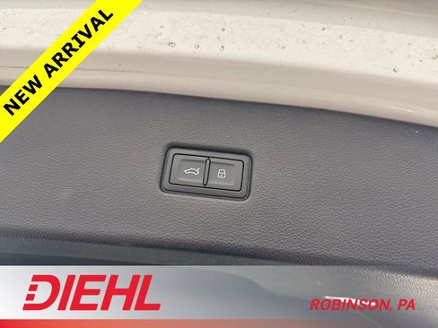 Used 2022 Audi SQ5 Premium image 11