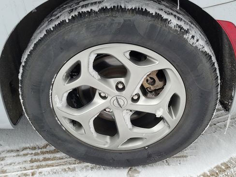 Used 2024 Chrysler Pacifica Limited w/ Trailer Tow Group image 5