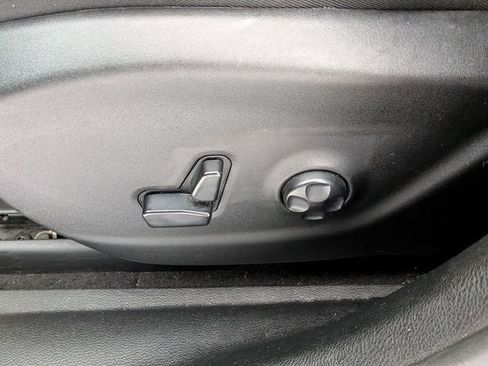 Certified 2019 Jeep Cherokee Latitude Plus w/ Cold Weather Group image 13