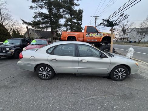 Used 2003 Ford Taurus LX image 3