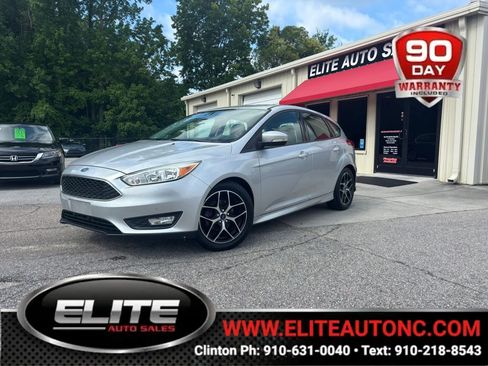 Used 2015 Ford Focus SE w/ SE Sport Package FWD image 1