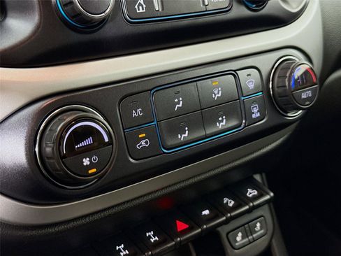 Used 2020 Chevrolet Colorado ZR2 image 16