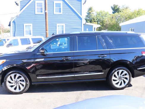 Used 2024 Lincoln Navigator L Premiere 4x4 image 2