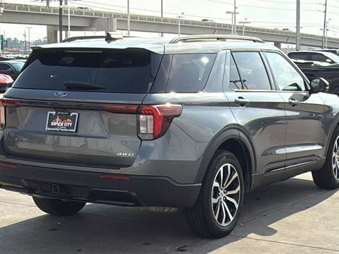 Used 2025 Ford Explorer ST-Line image 5