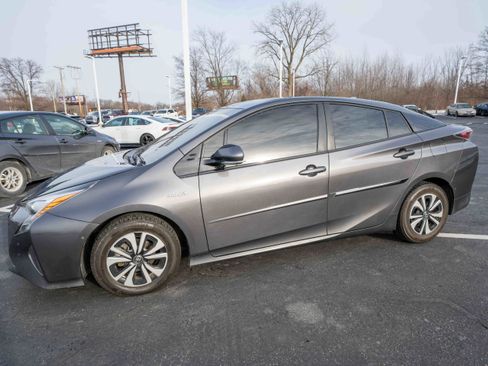 Used 2017 Toyota Prius Four image 3