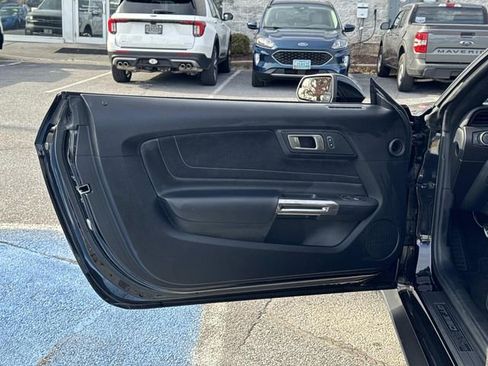 Used 2016 Ford Mustang Shelby GT350 w/ Technology Package image 19