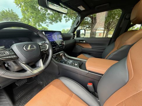 Used 2025 Lexus GX 550 w/ Accessory Package (2T) AWD/4WD image 10