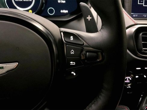 Used 2021 Aston Martin V8 Vantage Base image 24