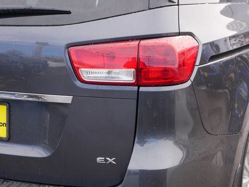 Used 2016 Kia Sedona EX image 17