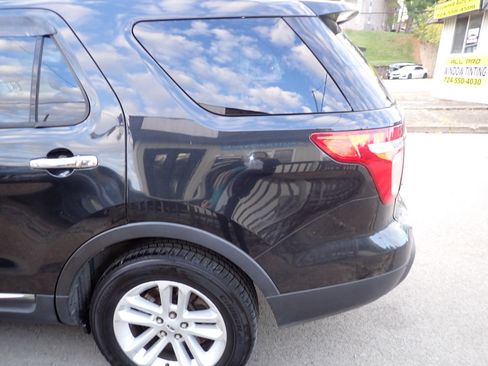 Used 2013 Ford Explorer XLT w/ Class III Trailer Tow Pkg image 17