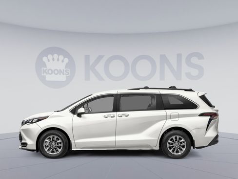 New 2026 Toyota Sienna LE image 4