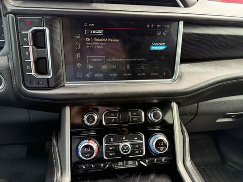Used 2022 GMC Yukon XL Denali AWD/4WD image 36
