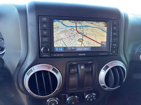 Used 2015 Jeep Wrangler Rubicon image 21