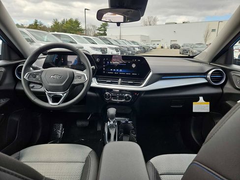 New 2026 Chevrolet Trax LT w/ Sunroof Package FWD image 19