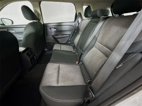 Used 2024 Nissan Rogue SV AWD/4WD image 11