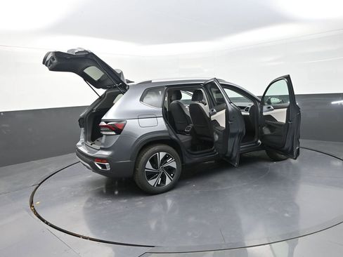 New 2026 Volkswagen Taos SE image 33