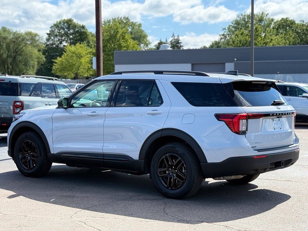 Used 2026 Ford Explorer Active AWD/4WD image 37
