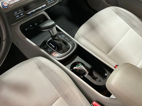 Used 2025 Hyundai Kona SEL image 17