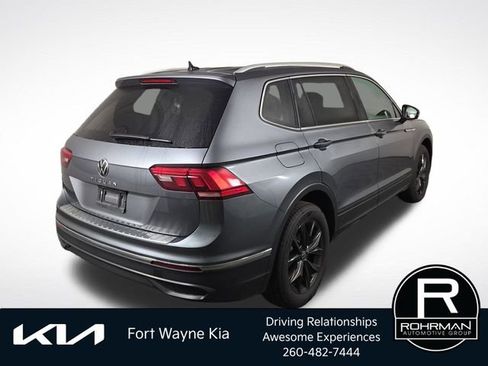 Used 2024 Volkswagen Tiguan SE w/ Panoramic Sunroof Package FWD image 8