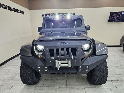 Used 2017 Jeep Wrangler Unlimited Sahara w/ Connectivity Group image 3