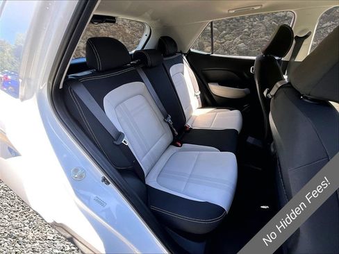 Used 2023 Hyundai Venue SEL w/ Cargo Package FWD image 23