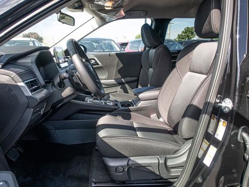 New 2024 Mitsubishi Outlander ES image 26