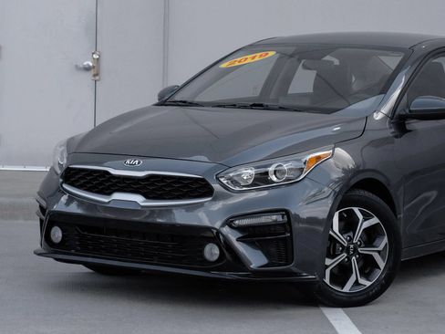Used 2019 Kia Forte LXS FWD image 12