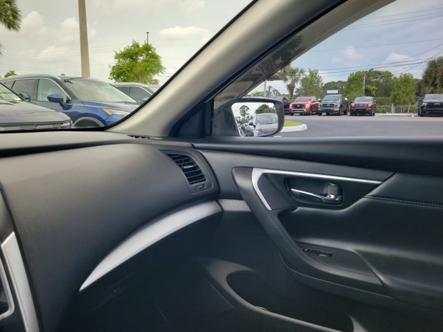 Certified 2017 Nissan Altima 2.5 SR FWD image 30