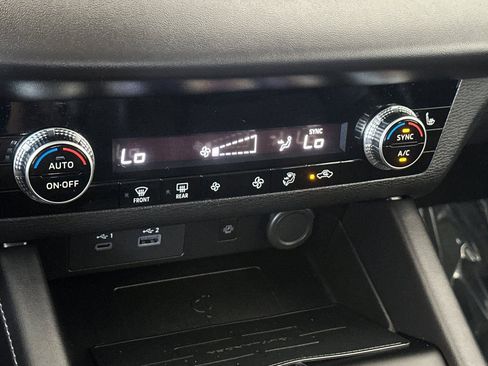 Used 2024 Mitsubishi Outlander SE image 19