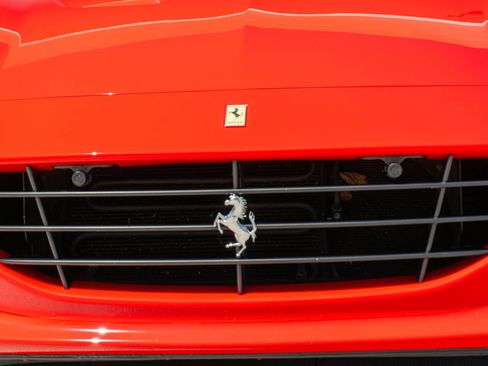 Used 2017 Ferrari California T RWD image 28