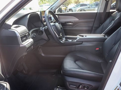 Certified 2025 Toyota Grand Highlander AWD Hybrid image 22