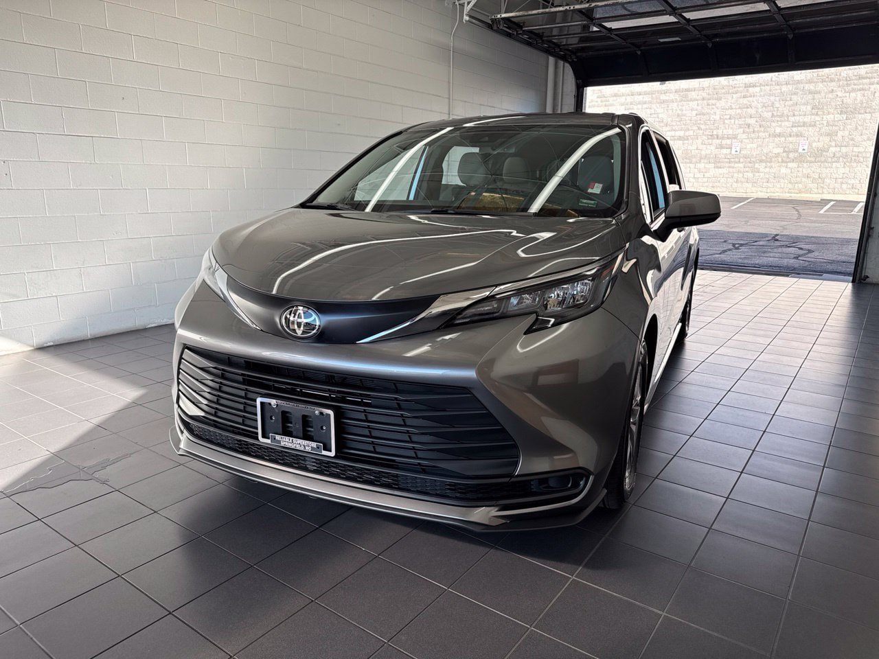 Certified 2026 Toyota Sienna LE AWD/4WD image 3