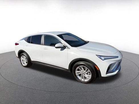 Used 2025 Buick Envista Preferred image 2