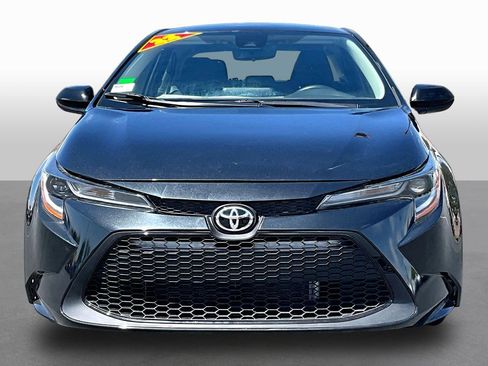 Used 2022 Toyota Corolla LE image 3