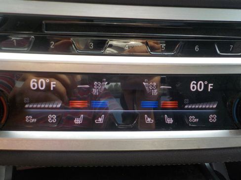 Used 2019 BMW 740i xDrive w/ Executive Package image 17