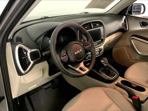 Certified 2025 Kia Soul LX w/ LX Technology Package image 14