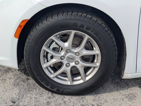 Used 2025 Chrysler Pacifica Select FWD image 10