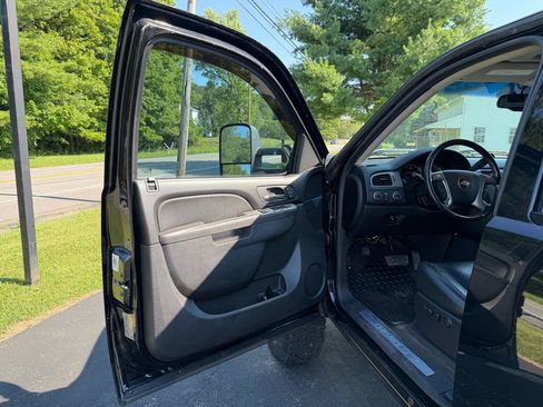 Used 2013 Chevrolet Silverado 2500 LTZ w/ Z71 Appearance Package AWD/4WD image 20