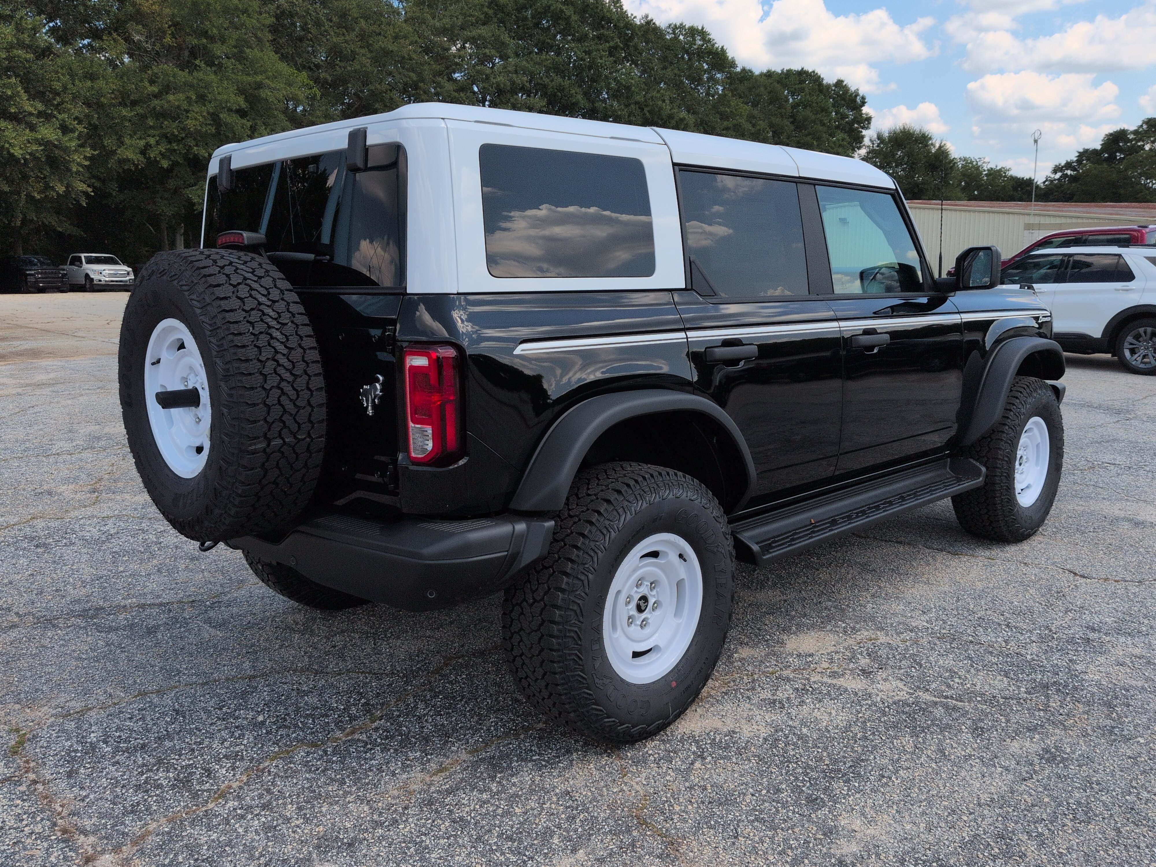 New 2026 Ford Bronco Heritage Edition AWD/4WD image 3