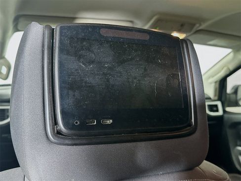 Used 2021 Nissan Titan SV w/ SV Convenience Package image 22