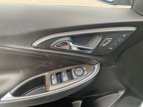 Used 2017 Chevrolet Malibu Premier w/ Driver Confidence Package image 11